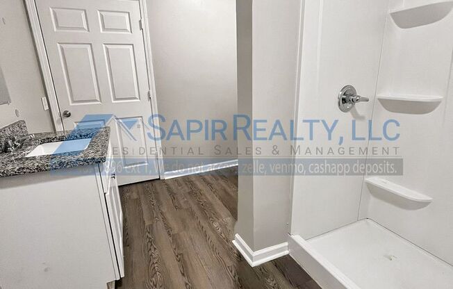 2 beds, 1 bath, $1,225, Unit I5