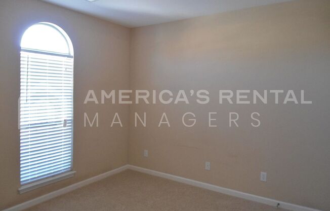 End Unit Townhome for rent in Calera, AL!!! Available to View with 48 Hour Notice!!!