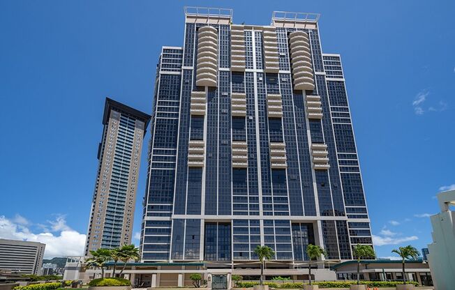 2BR/2BA/2PKG in Keola Lai, Kakaako. Ocean, city & sunset views!