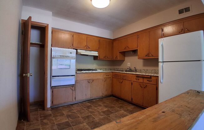 10416 W Hampton Ave