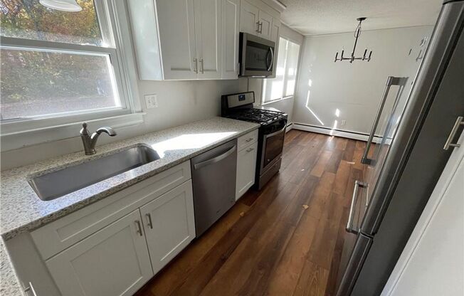 Quaint Single Family in Mystic!