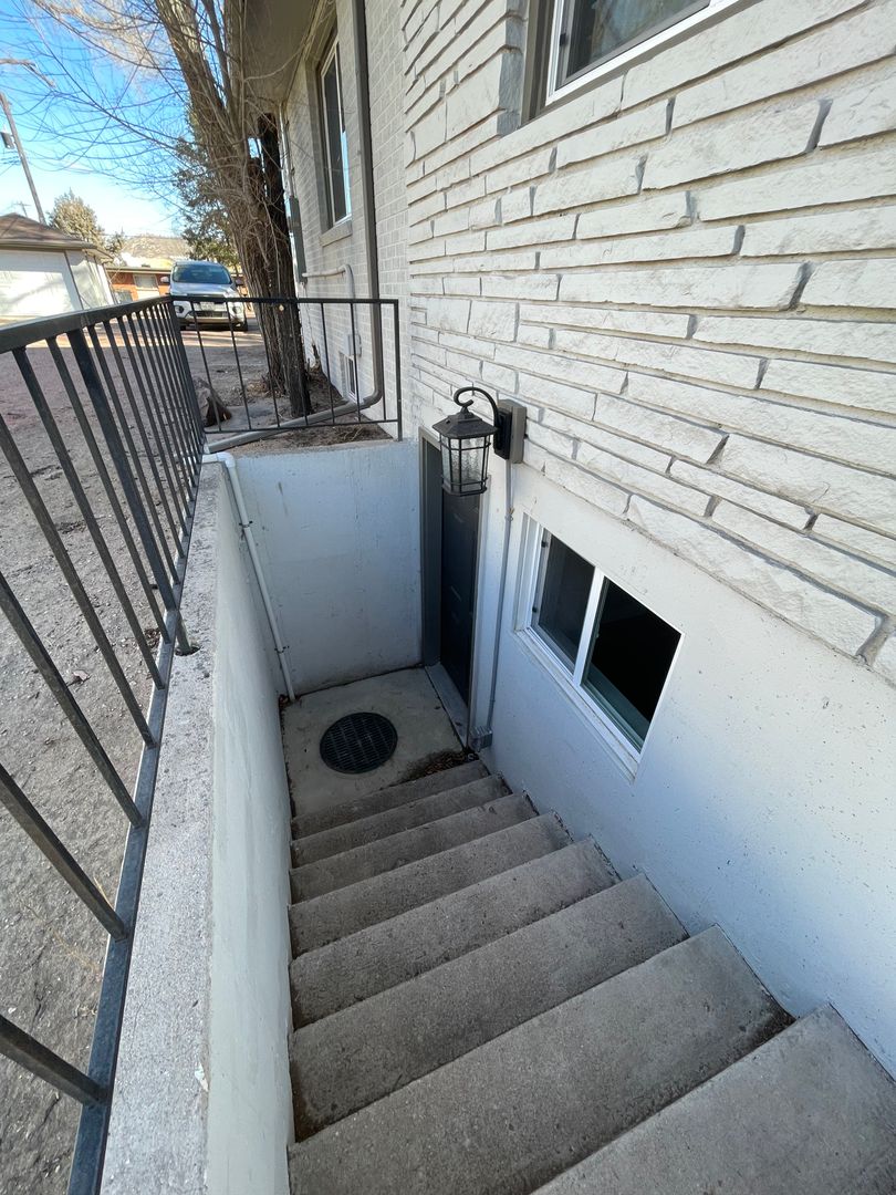 ADORABLE REMODELED BASEMENT UNIT LOCATED OFF FILLMORE CLOSE TO I-25 & DOWNTOWN!!!!!