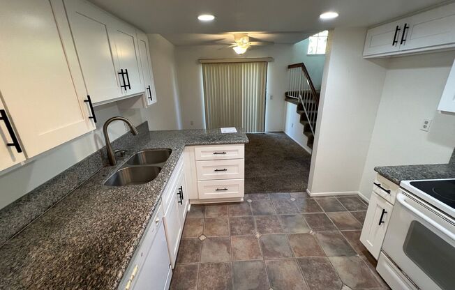 Beautiful 2 Bed / 2.5 Bath Condo in Fullerton