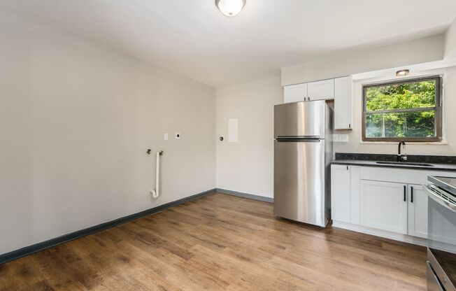 2 beds, 1 bath, 816 sqft, $847, Unit 85 Stevens Avenue