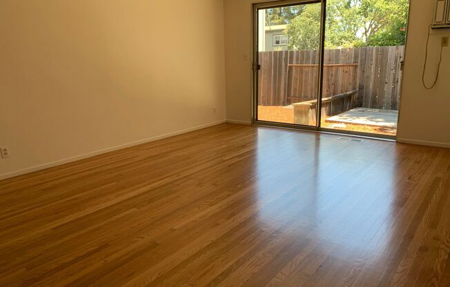 Spacious 2 bed/1.5 bath duplex in Walnut Creek