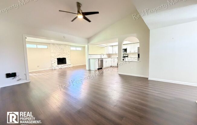 706 JAMESTOWN DR