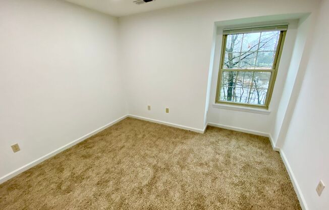 Remodeled Three-Bedroom Condo in Essex - Water Views!