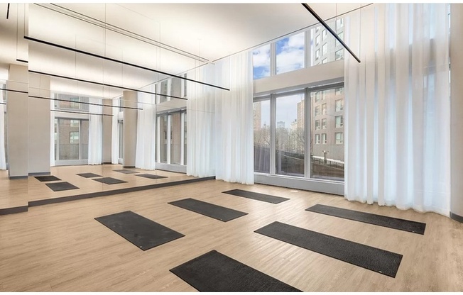 2 beds, 2 baths, 1,123 sqft, $8,450, Unit 25M