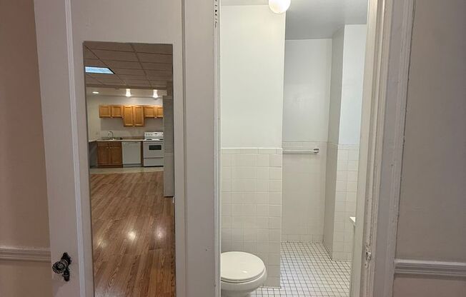 Studio, 1 bath, 315 sqft, $1,200, Unit New King Edward 1A4