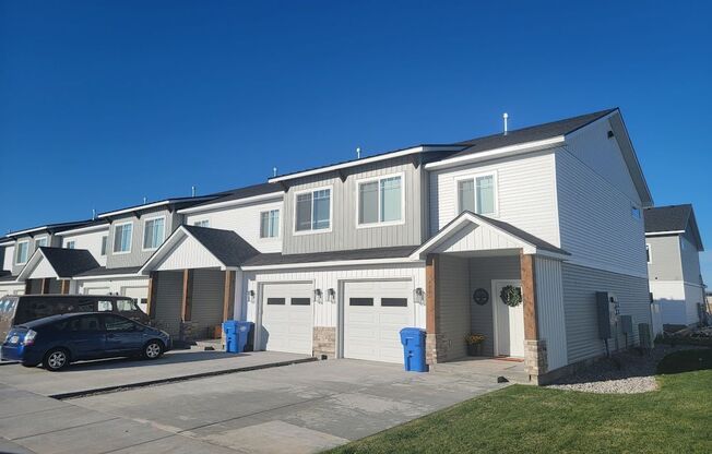 CHECK OUT THIS NEW TOWNHOME IN SUGAR CITY WITH THE HOA, INTERNET, AND CITY UTILITIES INCLUDED