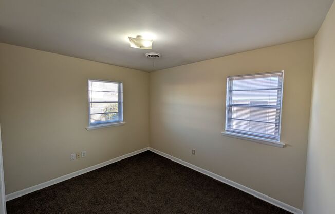 2 beds, 1 bath, $1,250