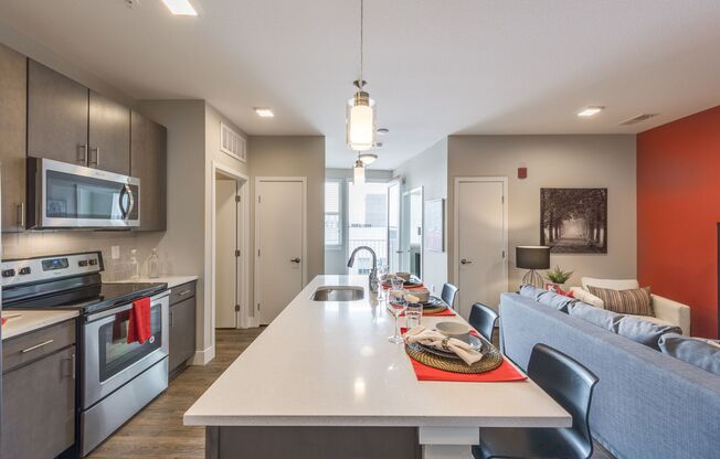 1 bed, 1 bath, 562 sqft, $1,595, Unit 403