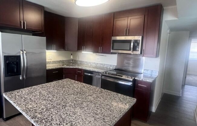 2 beds, 1 bath, 863 sqft, $2,100, Unit 5335 #3