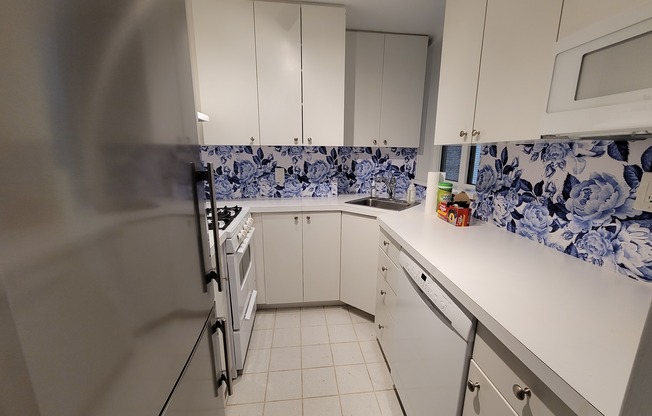1 bed, 1 bath, 970 sqft, $6,350, Unit 12F