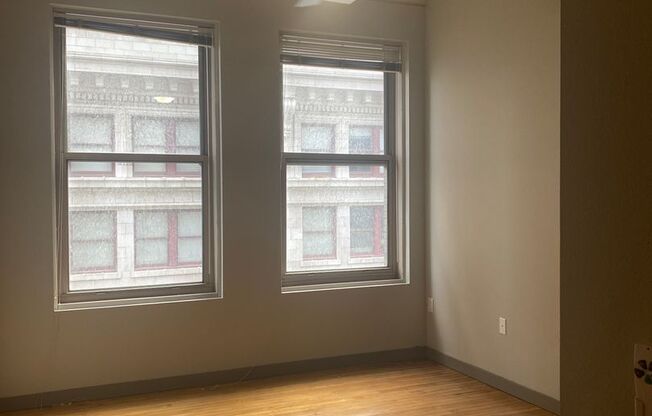 1 bed, 1 bath, 690 sqft, $1,130, Unit 606