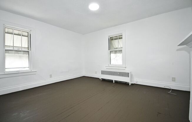 2 beds, 1 bath, $1,000, Unit 1