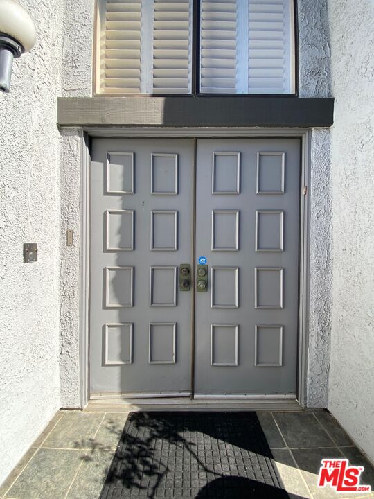 1937 S Beverly Glen Blvd