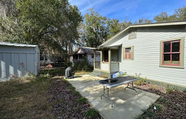 2 beds, 1 bath, $1,600