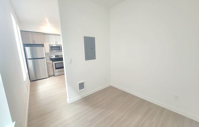 Studio, 1 bath, 326 sqft, $1,225, Unit 7