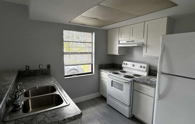 2829 Santa Barbara Blvd