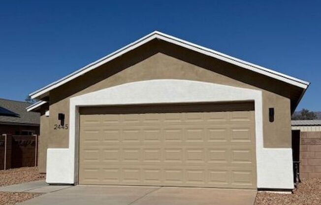 2445 S CLOVIS PL
