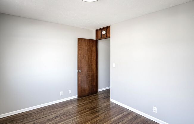 2 beds, 1 bath, $945, Unit 16