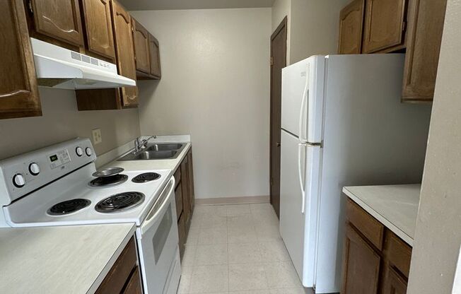 2 beds, 1 bath, $545, Unit 1