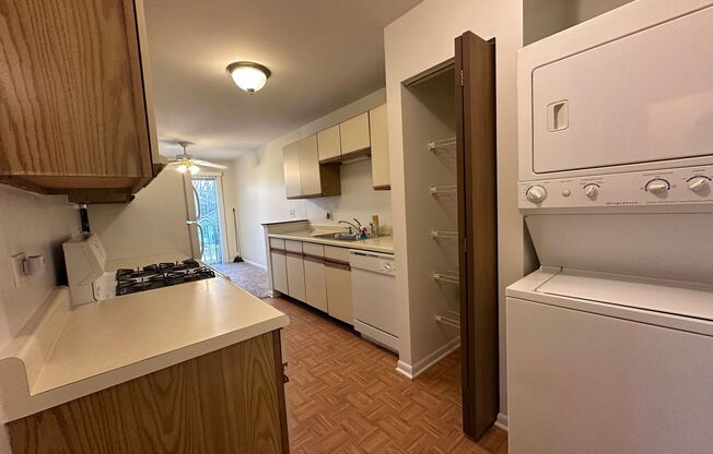 2 beds, 2 baths, 1,200 sqft, $1,899, Unit 494 North Lake Shore Drive