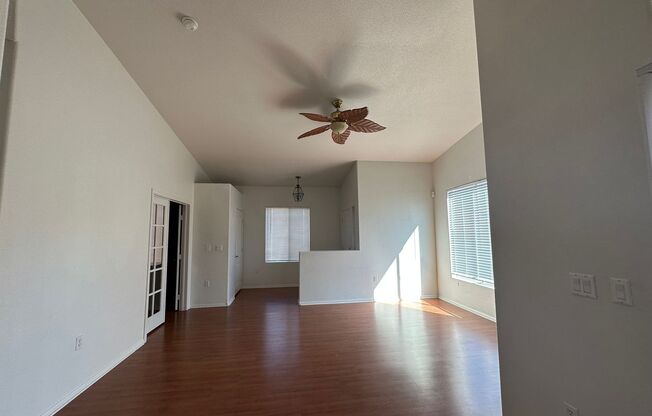 2nd floor condo easy access to the 215