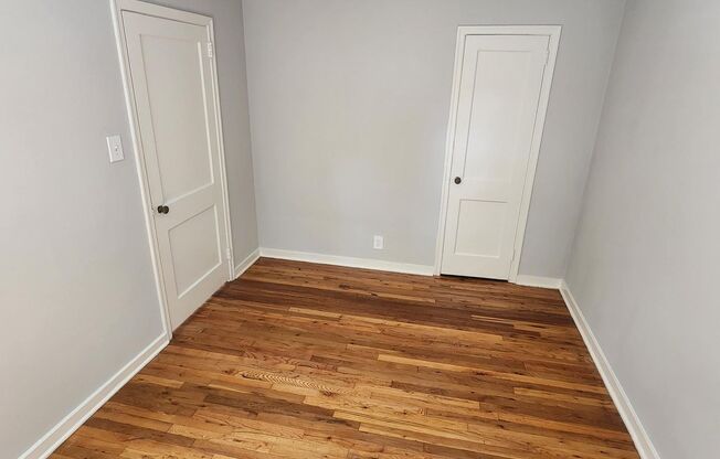 2 beds, 1 bath, 897 sqft, $2,135, Unit B-07
