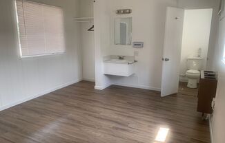 1 bed, 1 bath, $850, Unit Unit E