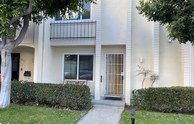 Villa Pacific: Blocks To The Beach! Dual Master 2 Bedroom 2.5 Bath Attached Townhouse,