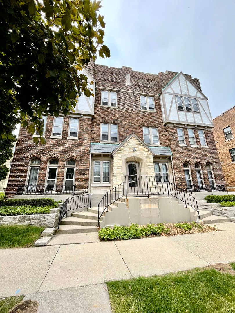 2631 N Cramer