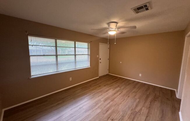 3 beds, 1 bath, $1,200