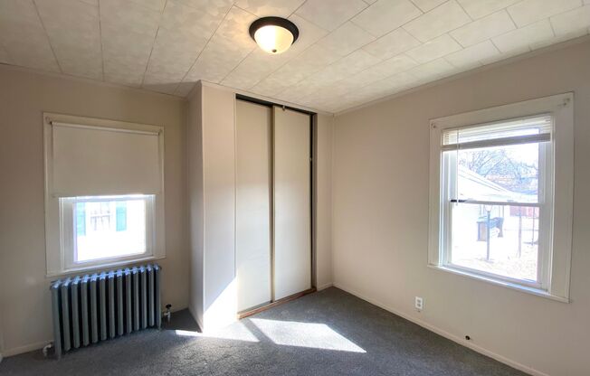 2 Bedroom, 1 Bath Home  & Garage Available in Peoria IL!