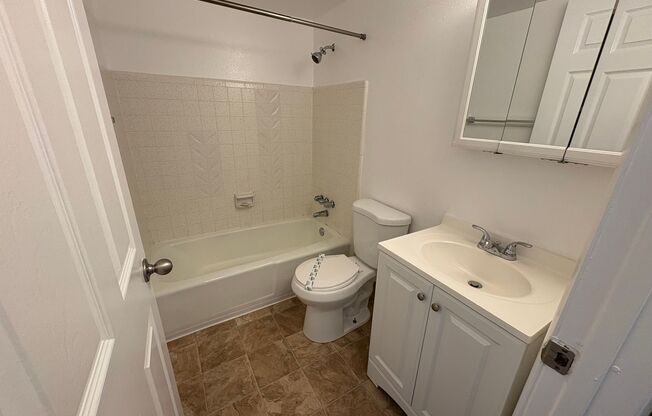 2 beds, 1 bath, 650 sqft, $1,375, Unit 26