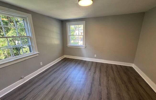 305 W CREIGHTON AVE
