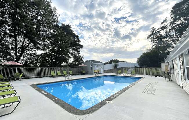 sparkling swimming pool at Rolling Pines