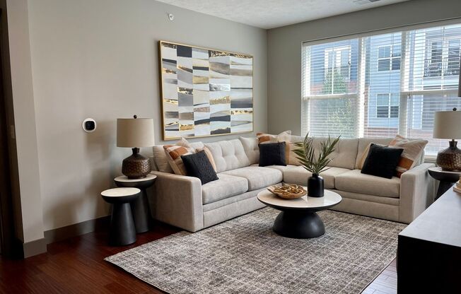 2 beds, 2 baths, 1,078 sqft, $1,595, Unit 1010 on the Lake - Two Bedrooms Lakeview Options