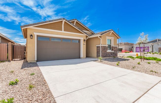 BEAUTIFUL and MODERN 5 bed/3 bath home in GILBERT