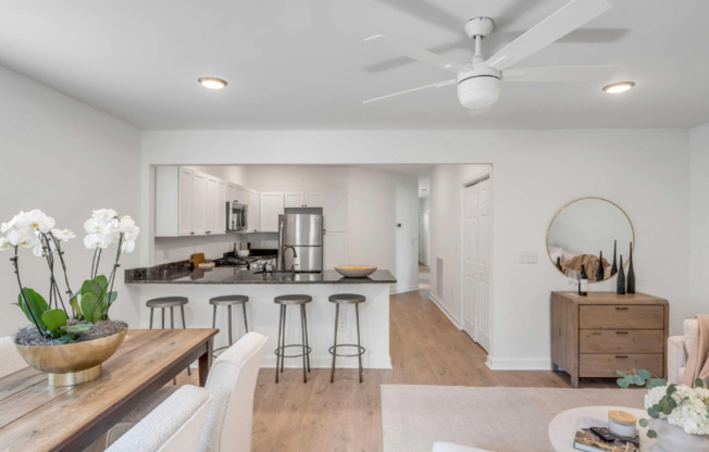 207 W Poplar Street