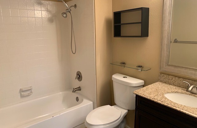 3 beds, 2 baths, $1,850, Unit # 6