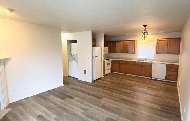 2 beds, 1 bath, $1,695, Unit 14553