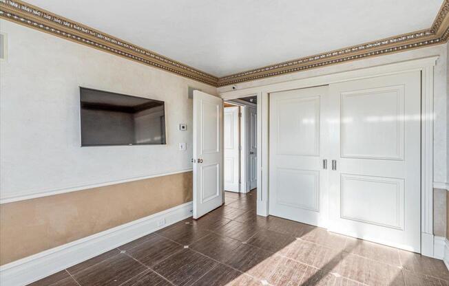 2 beds, 2 baths, $4,300, Unit 18D