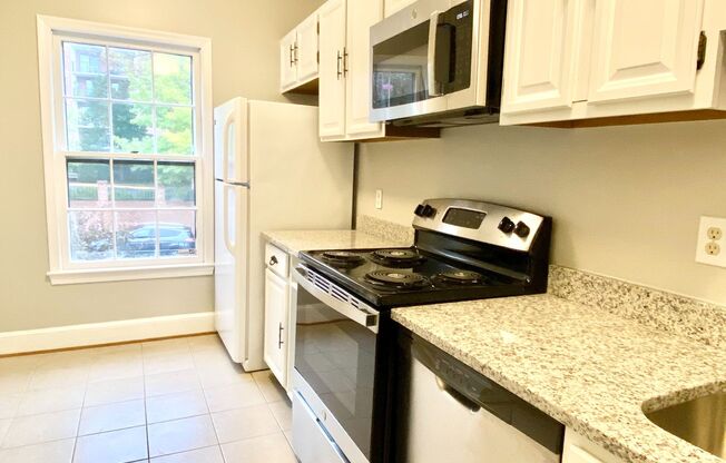 Luxurious Sutton Place - Pets Welcome!!!  Parking!!!  Gated Community!!!