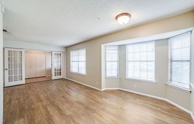 Thousand Oaks neighborhood! Over 1800 sqft!