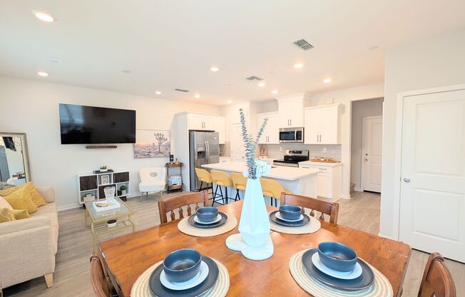 3 beds, 2.5 baths, $2,550, Unit # 67104