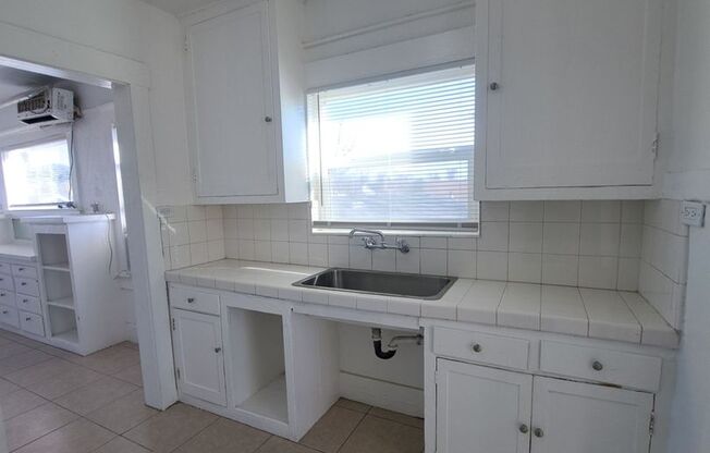 2510-2520 E. Washington Ave