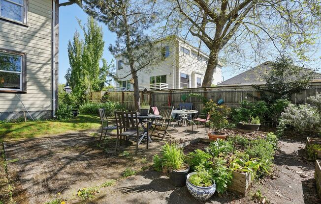 Vintage Studio in NE Portland is Your New Home!