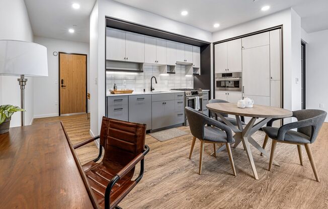 1 bed, 1 bath, 706 sqft, $3,095, Unit 412